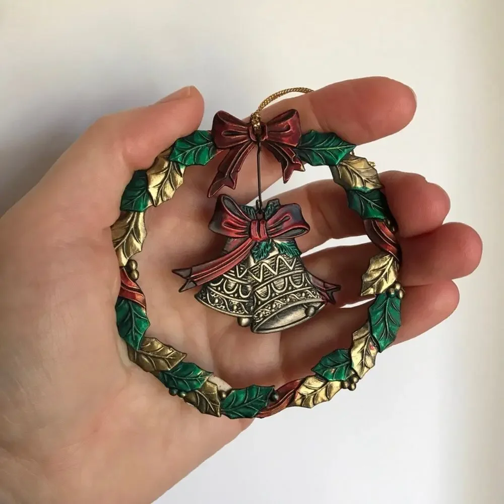 Vintage RUSS Heirloom Collection metal wreath with bow Christmas ornament